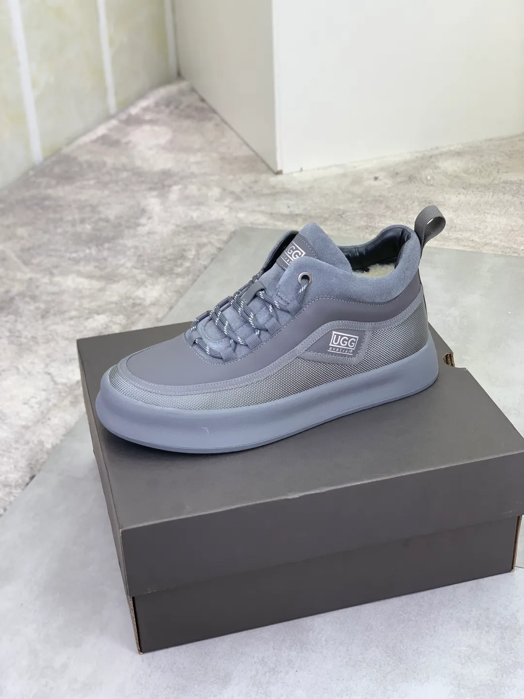 Men's shoes 💰P640 New arrival 🆕🆕🆕 New IUGGI men's shoes. Real cowhide on the outside. Australian wool on the inside. Lightweight and easy to put on. The brand logo has a high-end feel. Men's style! Men's style! Retro outdoor shoes are rarely seen on the market. They look great on the feet. Mainly because they are so stylish. Color: black, gray, maroon. Size: 39-44 999-20